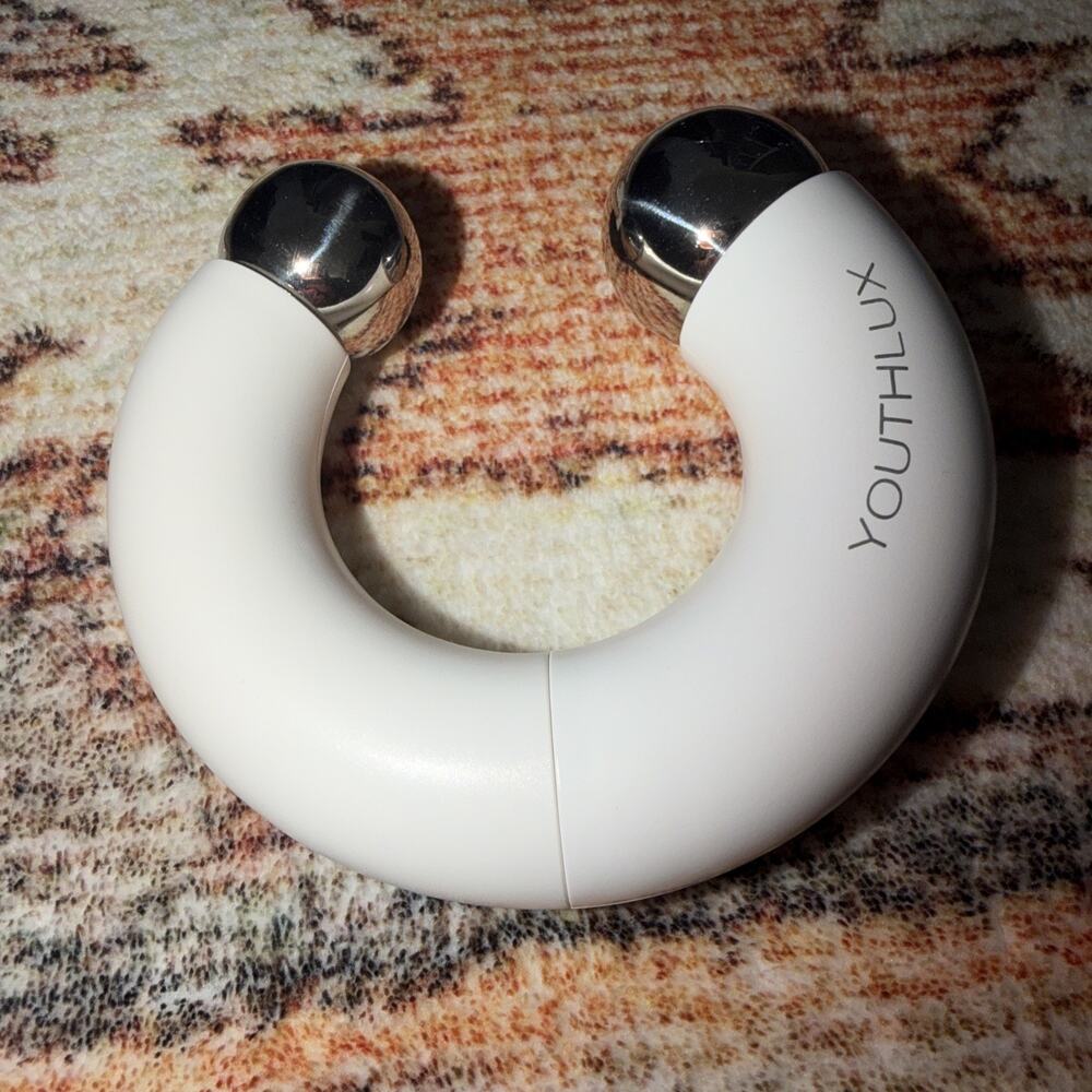 YouthLux MagniGlow Roller Magnetic Ice Globes Face Cooling Depuffing Cryo